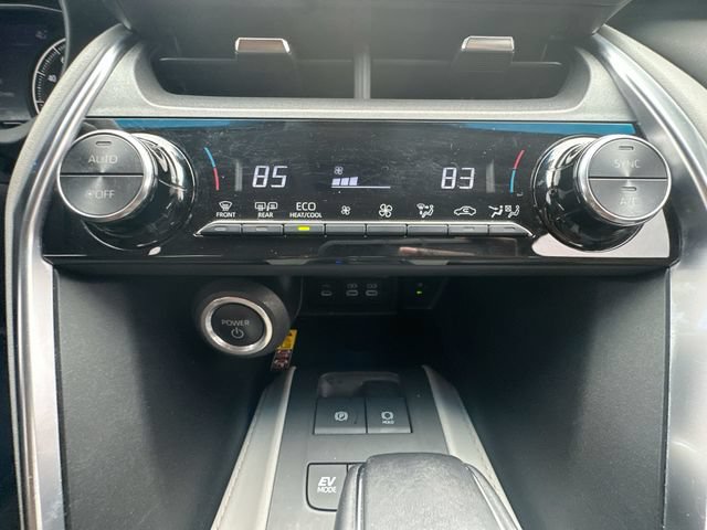 Used 2023 Toyota Venza LE AWD/4WD image 21
