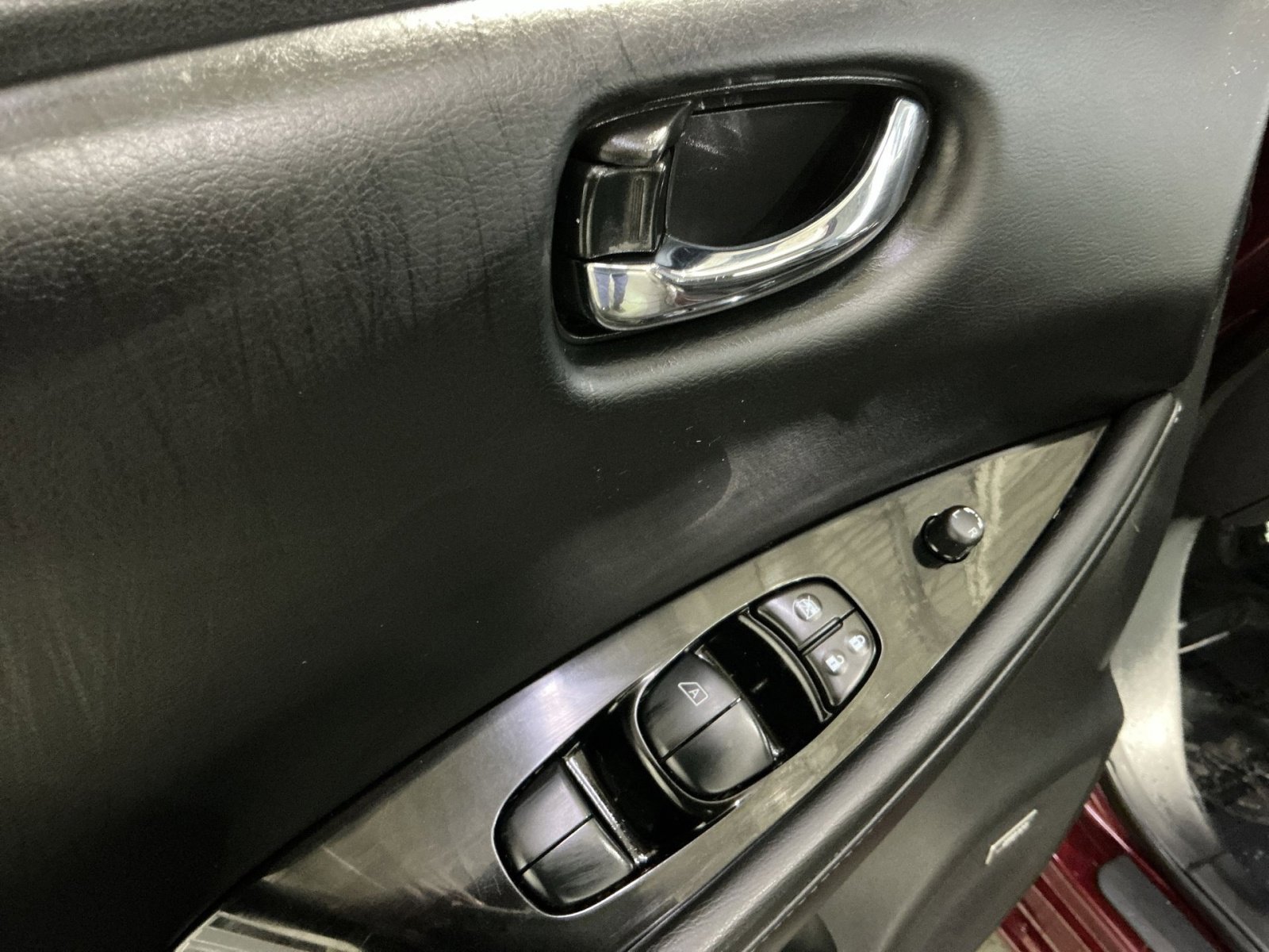 Used 2016 Nissan Leaf SL w/ Premium Package image 23