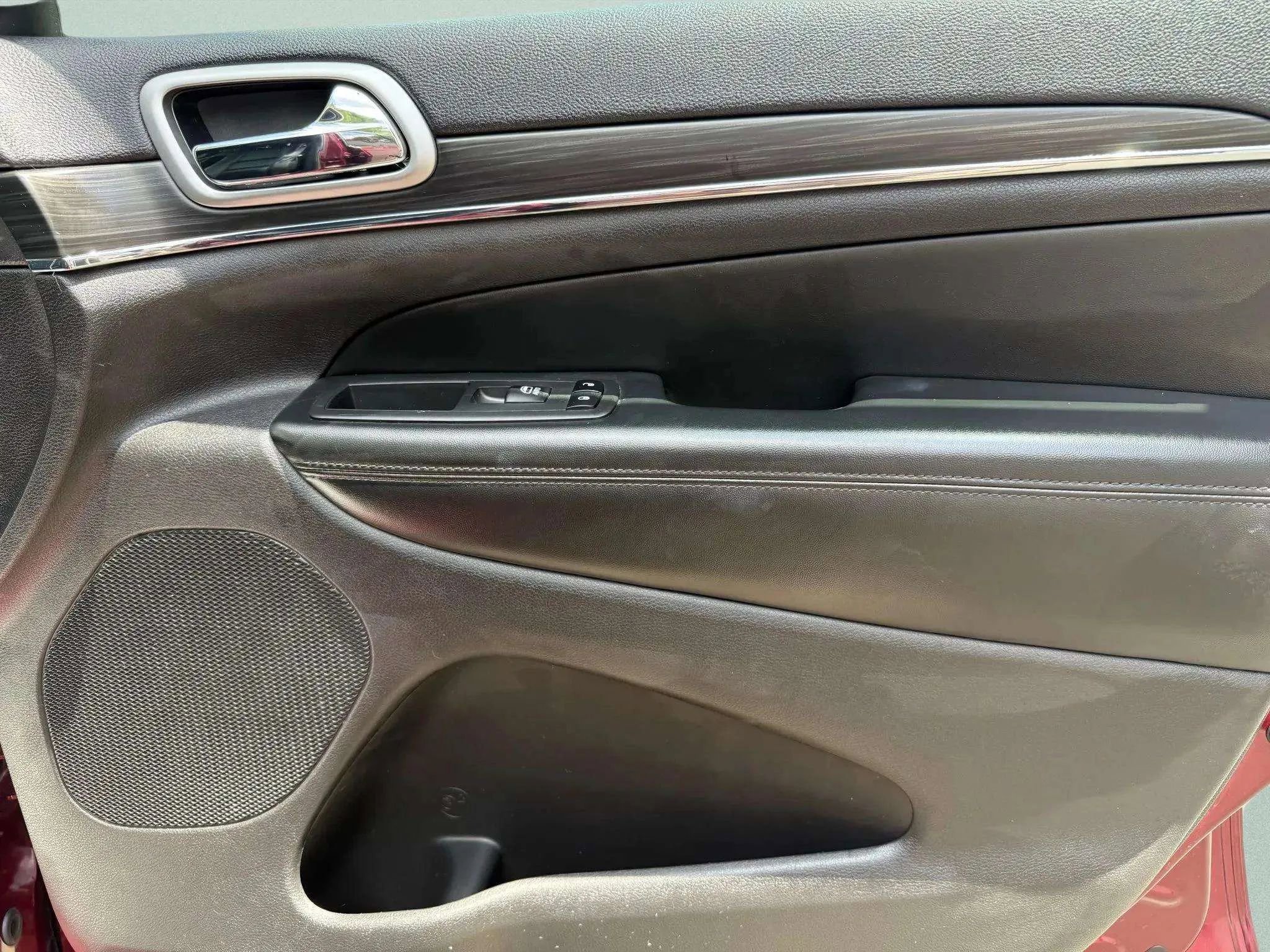 Used 2019 Jeep Grand Cherokee Limited image 11