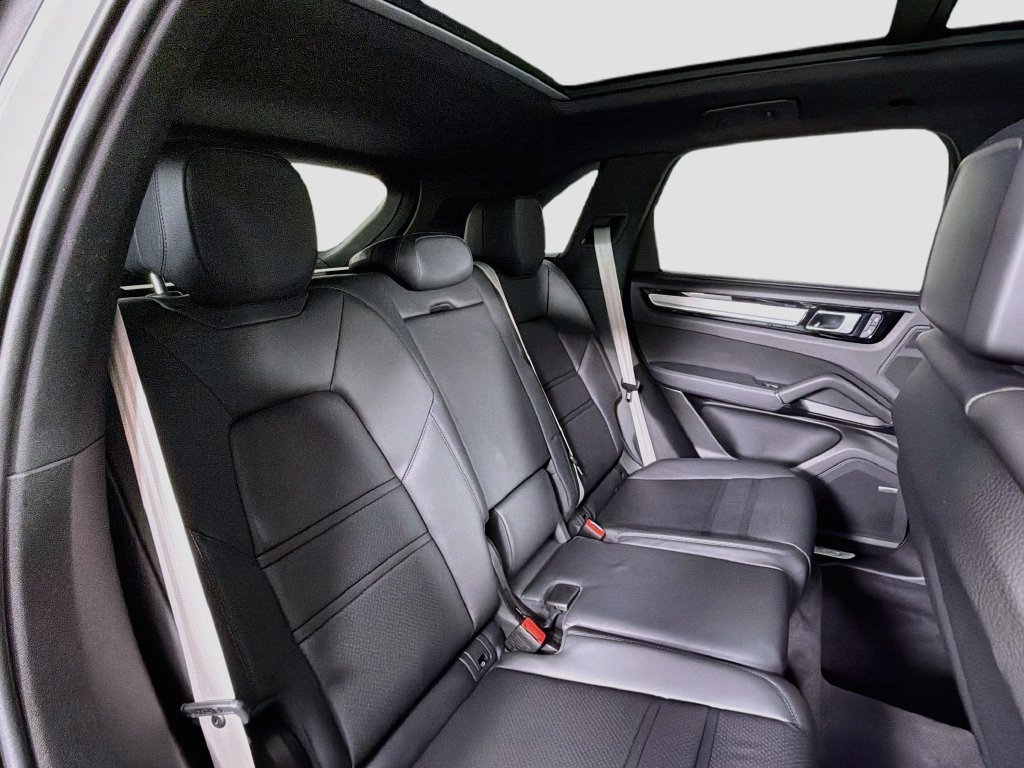 Used 2023 Porsche Cayenne Platinum Edition AWD/4WD image 29