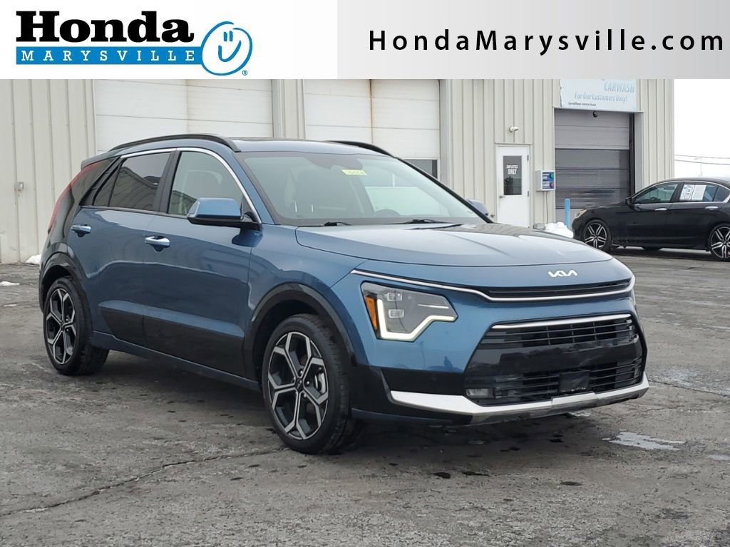 Used 2023 Kia Niro SX Touring image 1