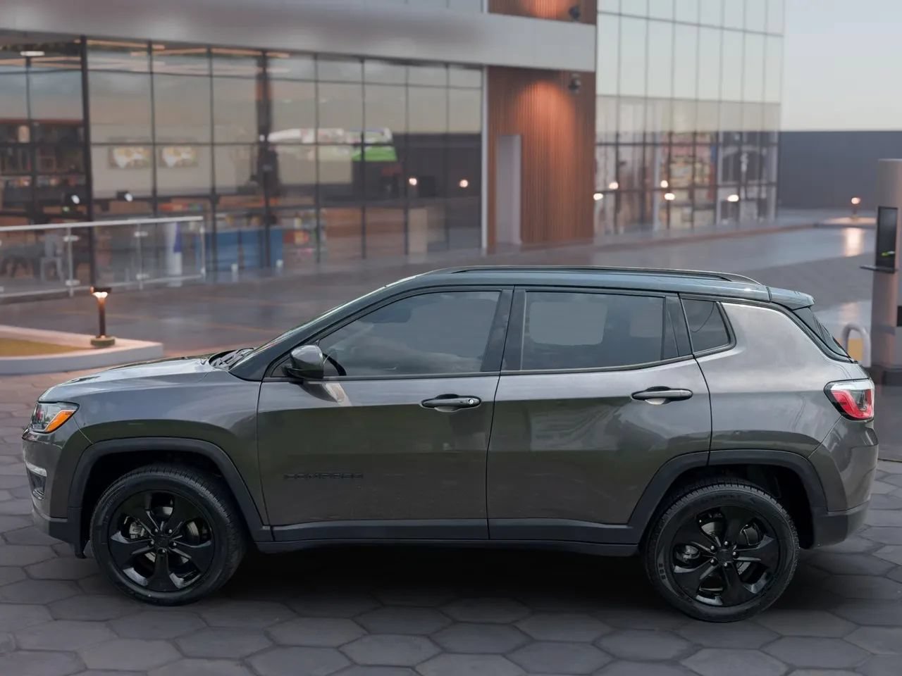 Used 2019 Jeep Compass Latitude AWD/4WD image 8