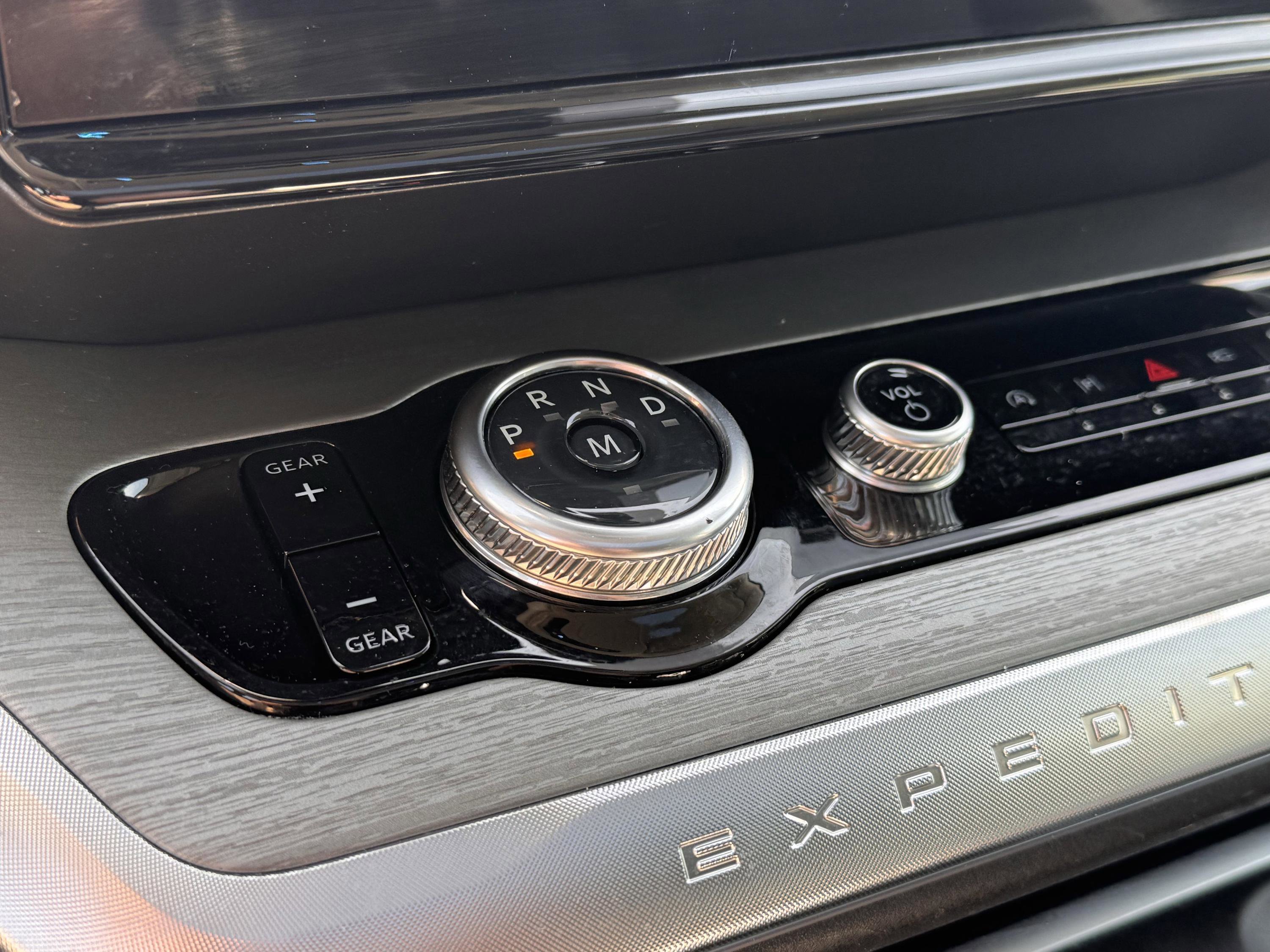 Used 2025 Ford Expedition Platinum image 19