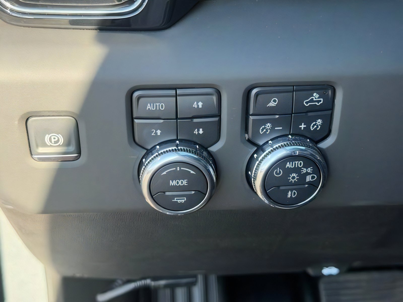 Used 2025 GMC Sierra 1500 AT4 w/ Technology Package AWD/4WD image 20