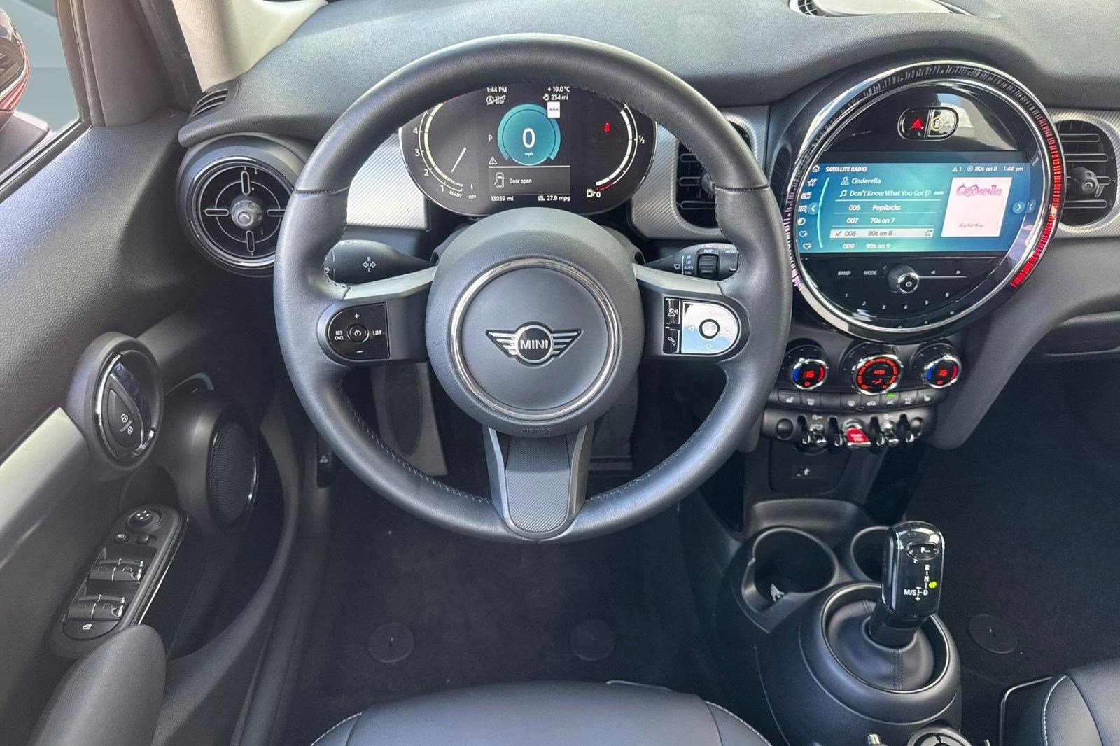 Used 2023 MINI Cooper 4-Door Hardtop image 27