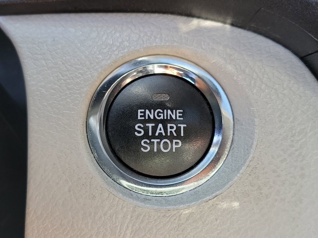 Used 2020 Toyota Sienna XLE w/ XLE Navigation Package FWD image 33