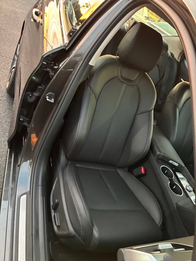 Used 2025 Genesis G70 2.5T AWD/4WD image 18