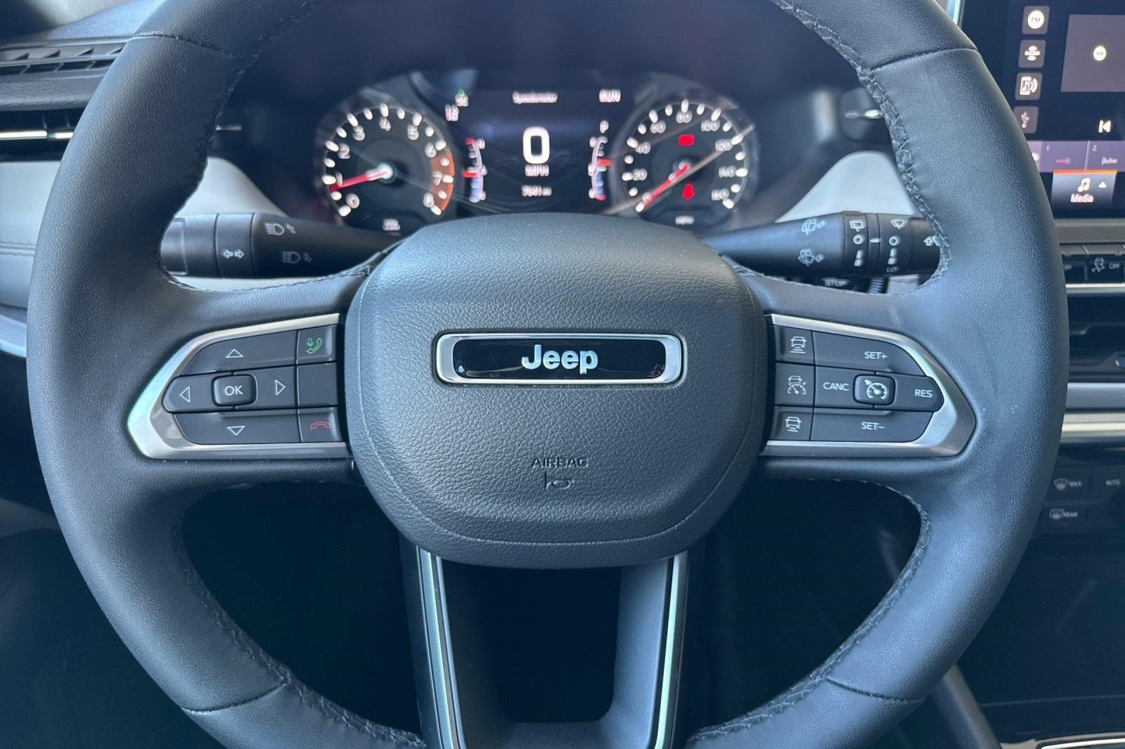 Used 2025 Jeep Compass Limited image 17