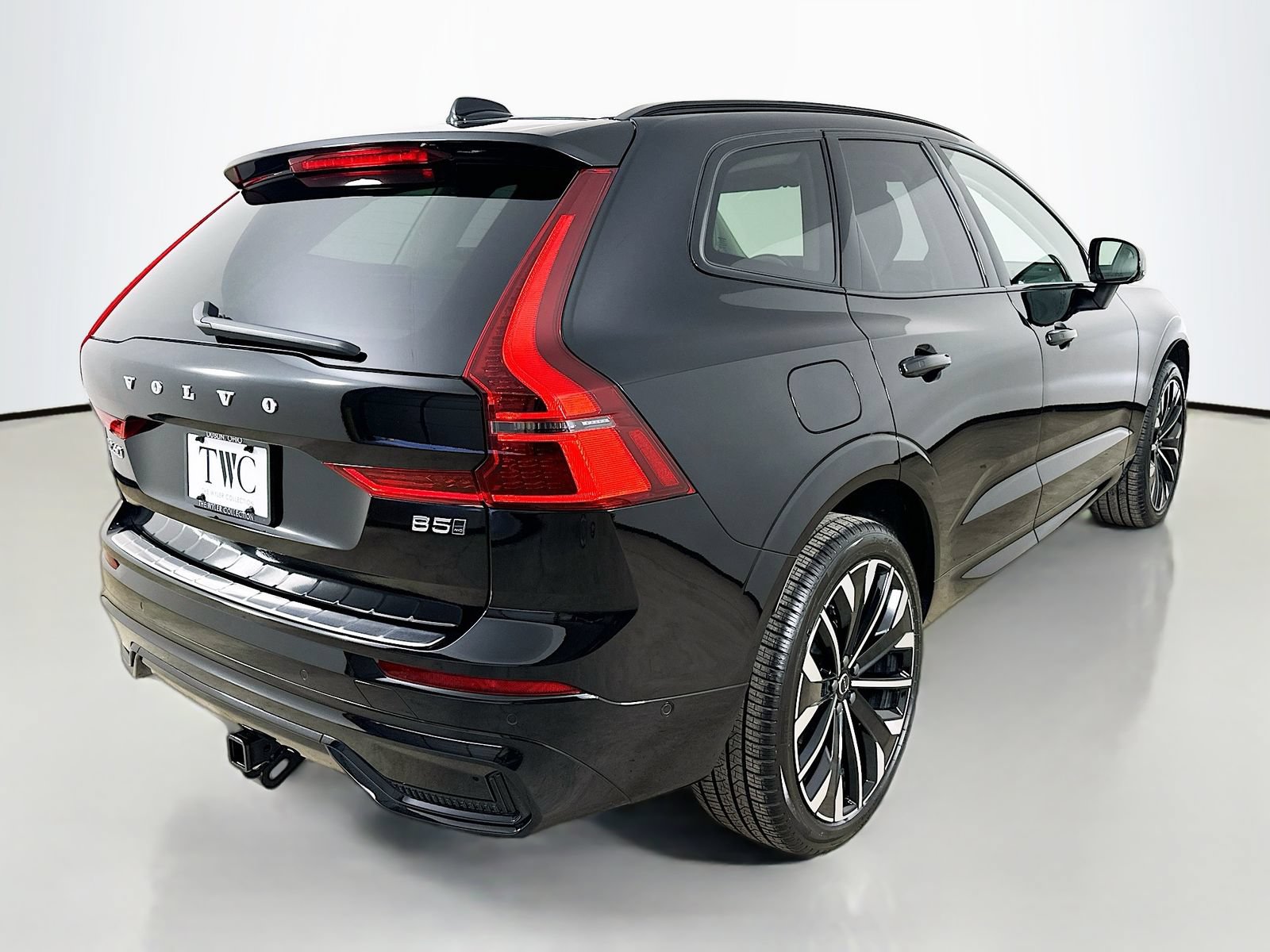 Used 2026 Volvo XC60 B5 Ultra w/ Protection Package Premier AWD/4WD image 5