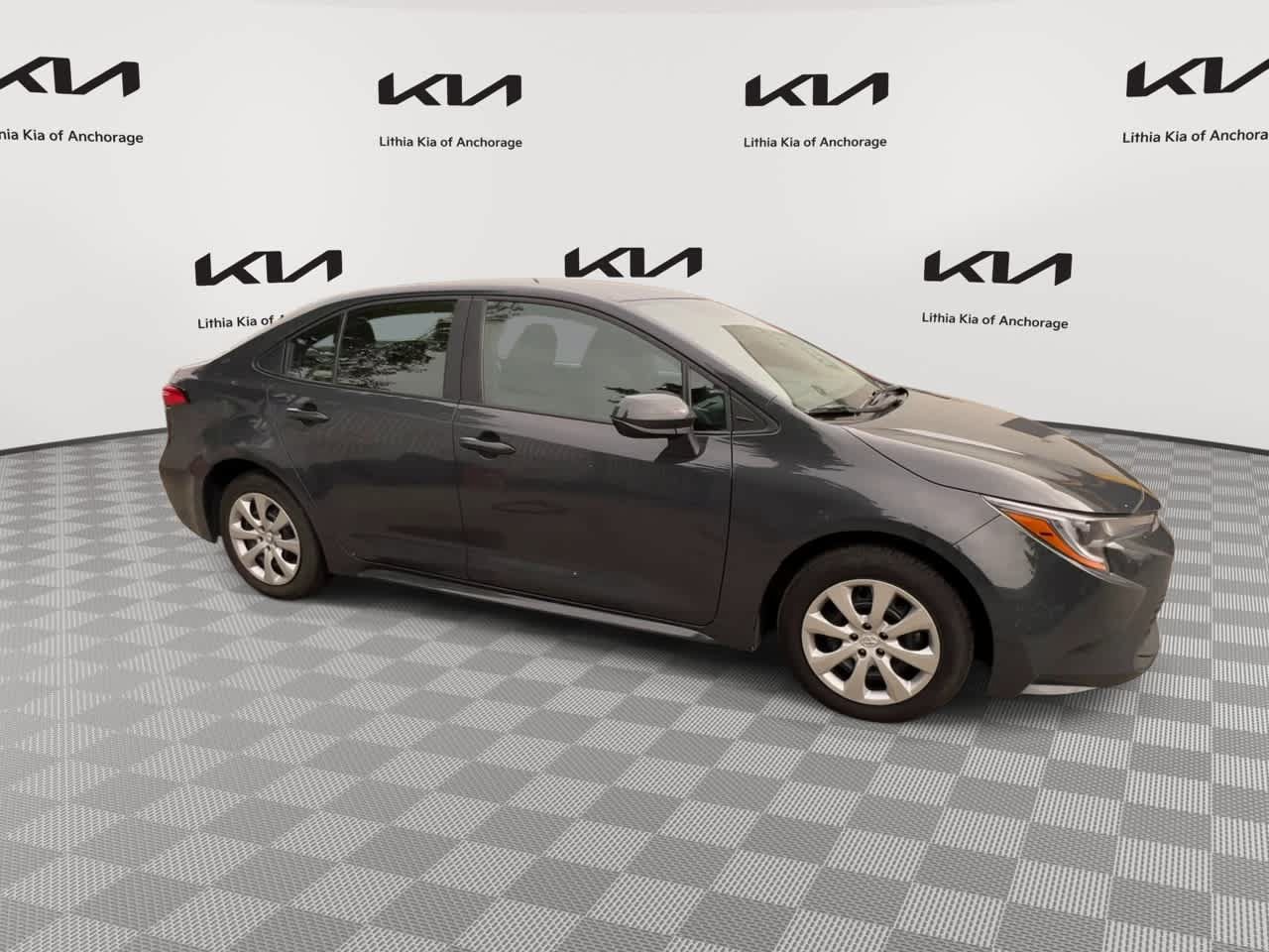 Used 2025 Toyota Corolla LE FWD image 9