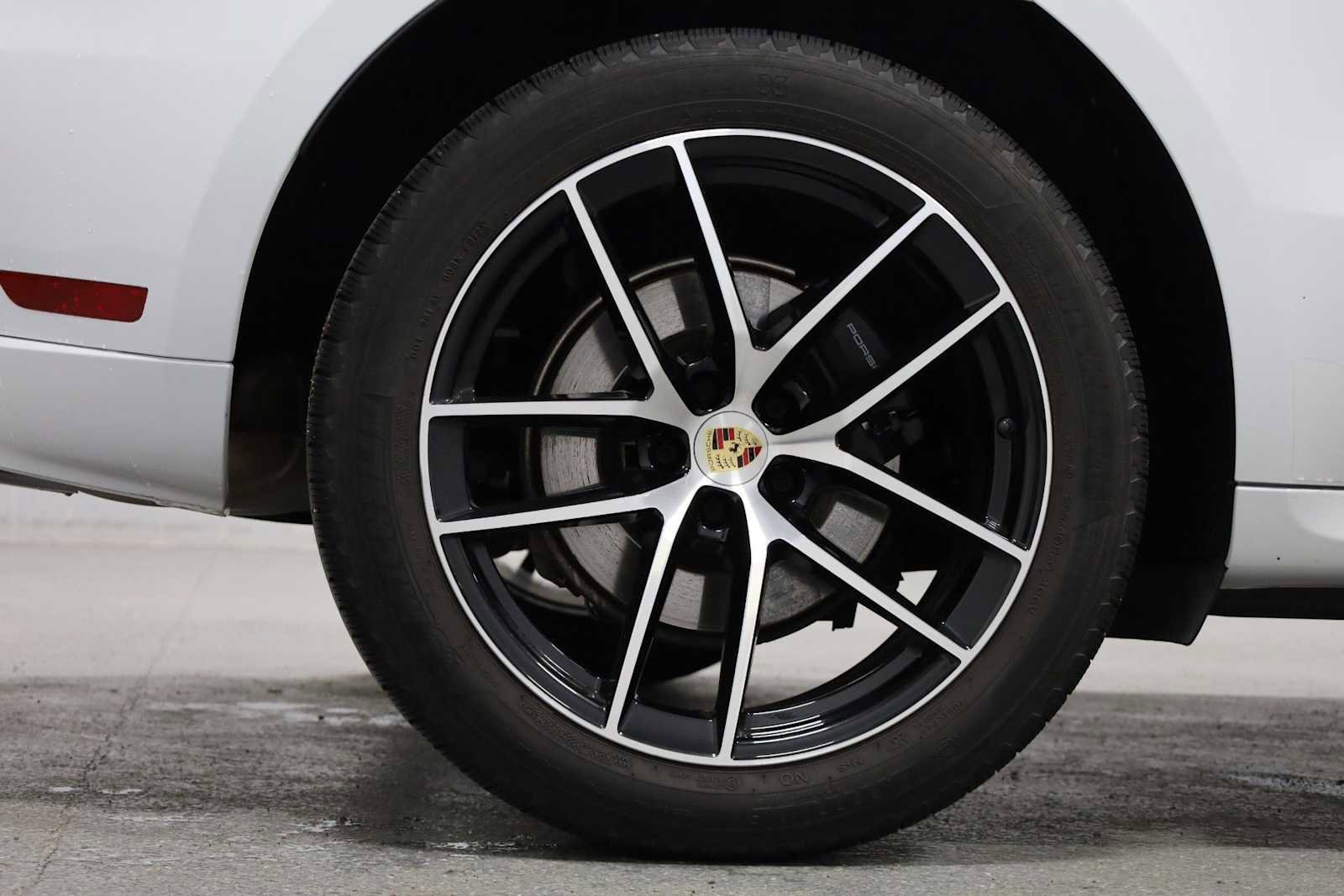 Certified 2023 Porsche Macan Turbo AWD/4WD image 37
