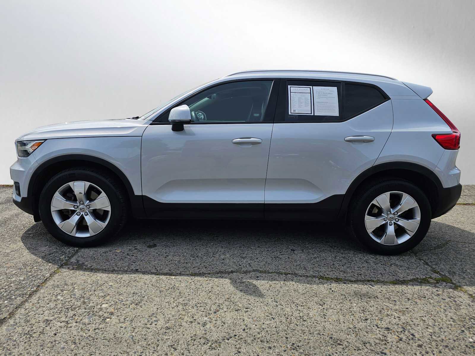 Used 2021 Volvo XC40 T5 Momentum w/ Protection Package Premier AWD/4WD image 6