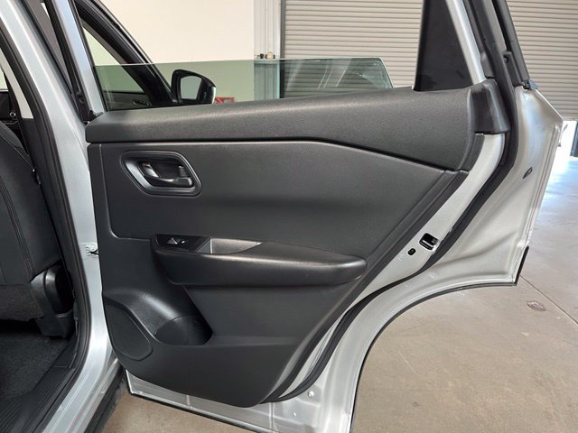 Used 2024 Nissan Rogue S AWD/4WD image 15