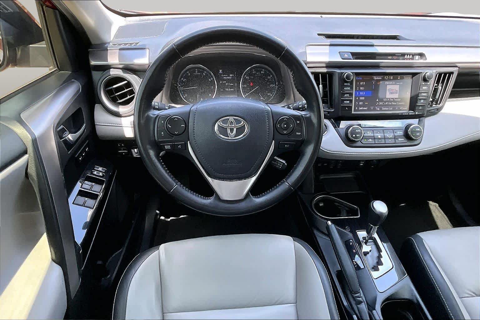 Used 2018 Toyota RAV4 Limited FWD image 6