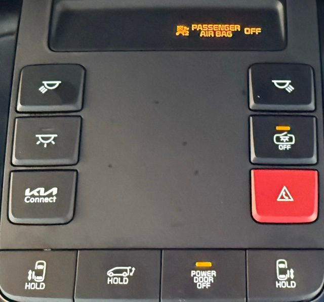 Used 2025 Kia Carnival EX image 33