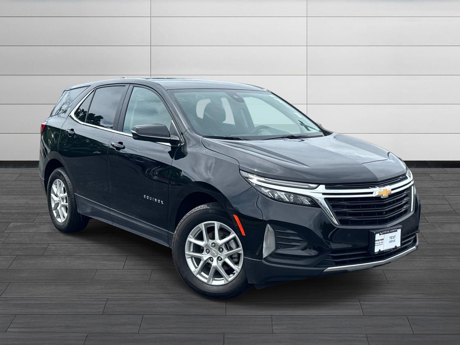 Used 2024 Chevrolet Equinox LT FWD image 2