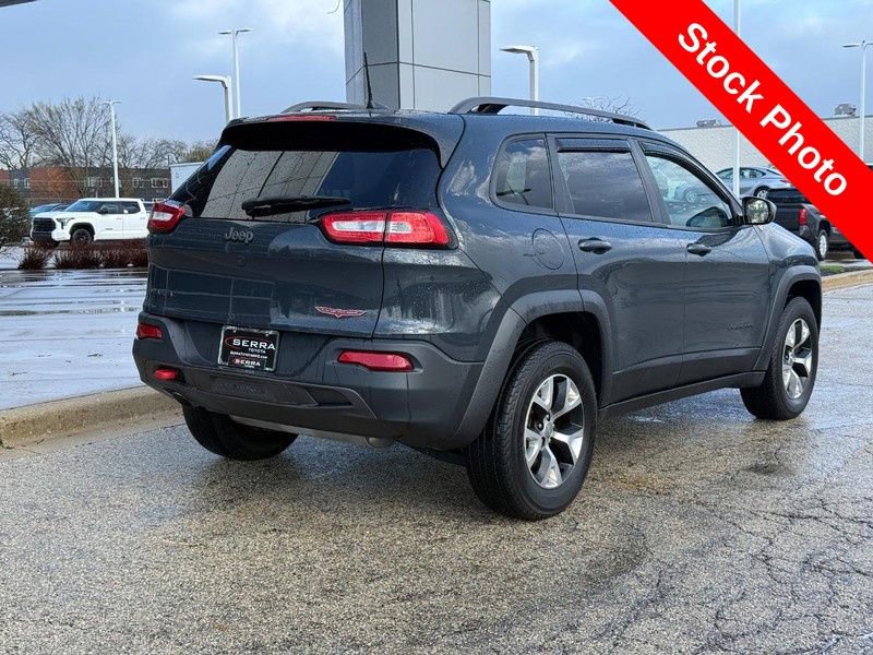 Used 2017 Jeep Cherokee Trailhawk image 3
