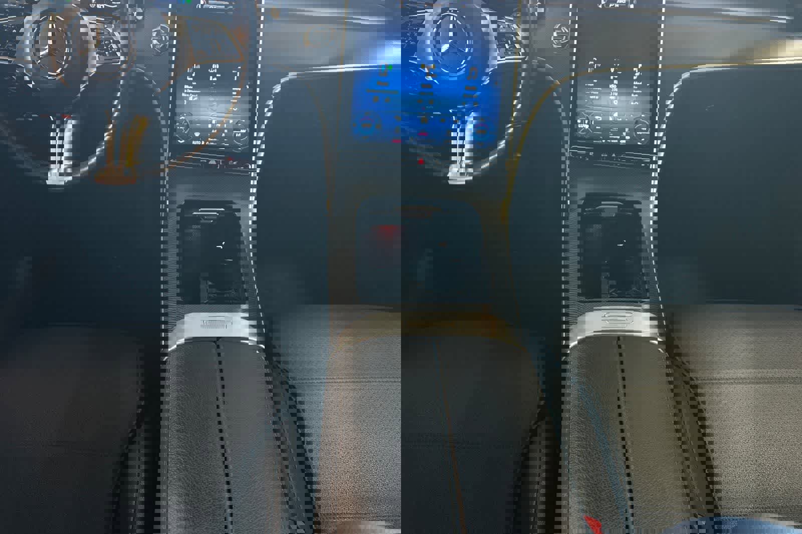 Used 2024 Mercedes-Benz C 300 Sedan image 4