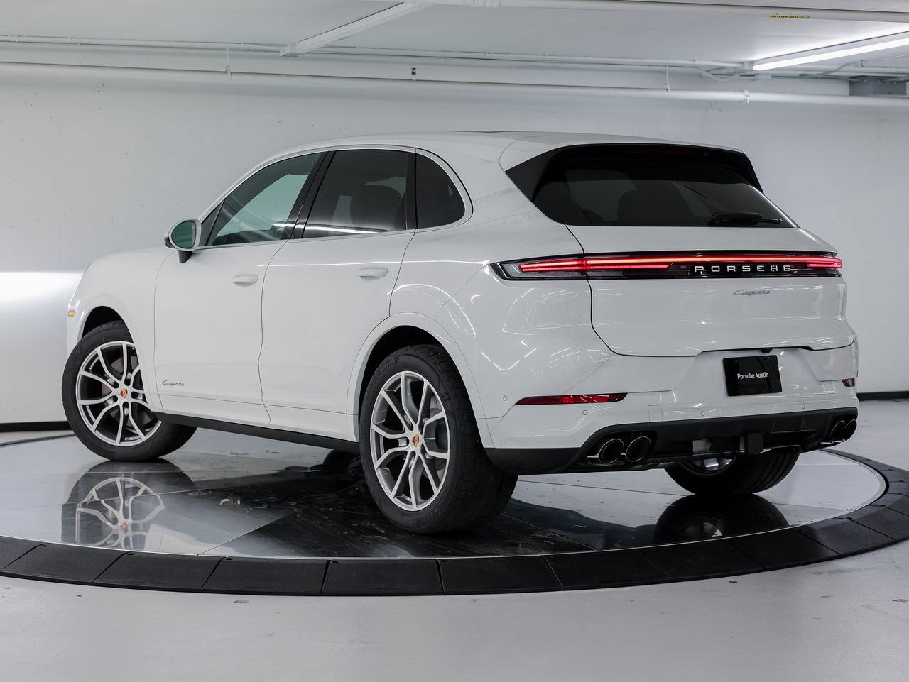 Certified 2026 Porsche Cayenne AWD/4WD image 3