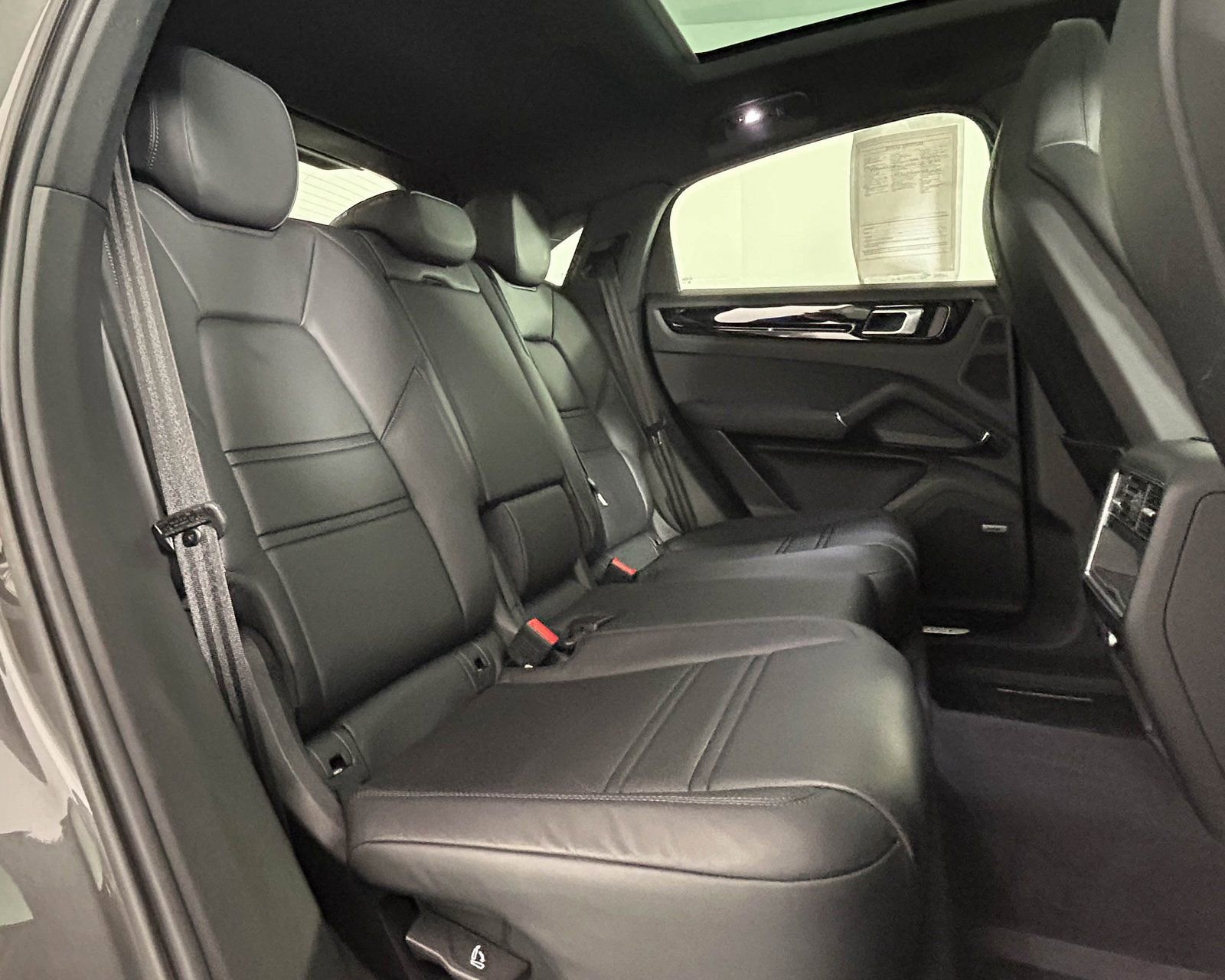 Used 2023 Porsche Cayenne Coupe image 27