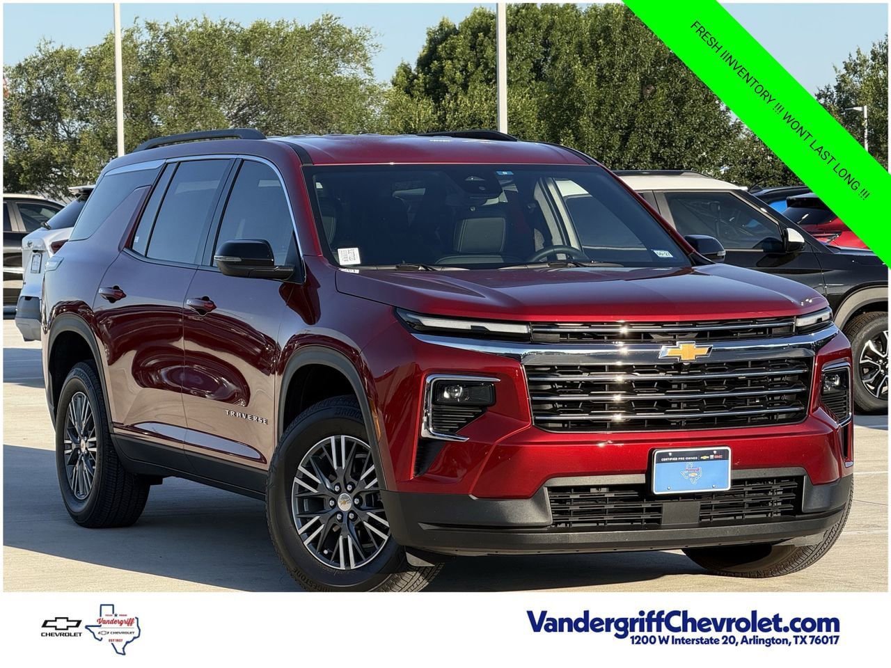 Certified 2025 Chevrolet Traverse LT FWD image 2