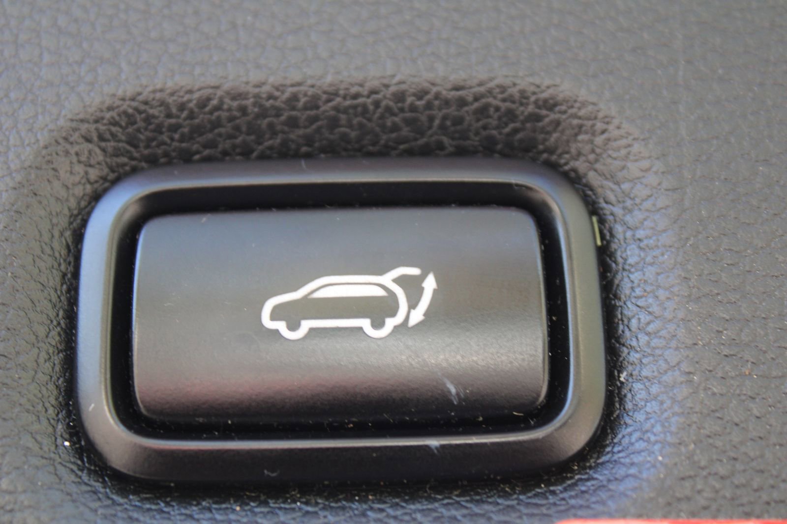 Used 2019 Hyundai Santa Fe Limited image 11