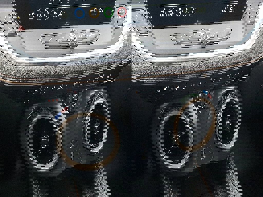 Used 2023 Chevrolet Blazer Premier image 16