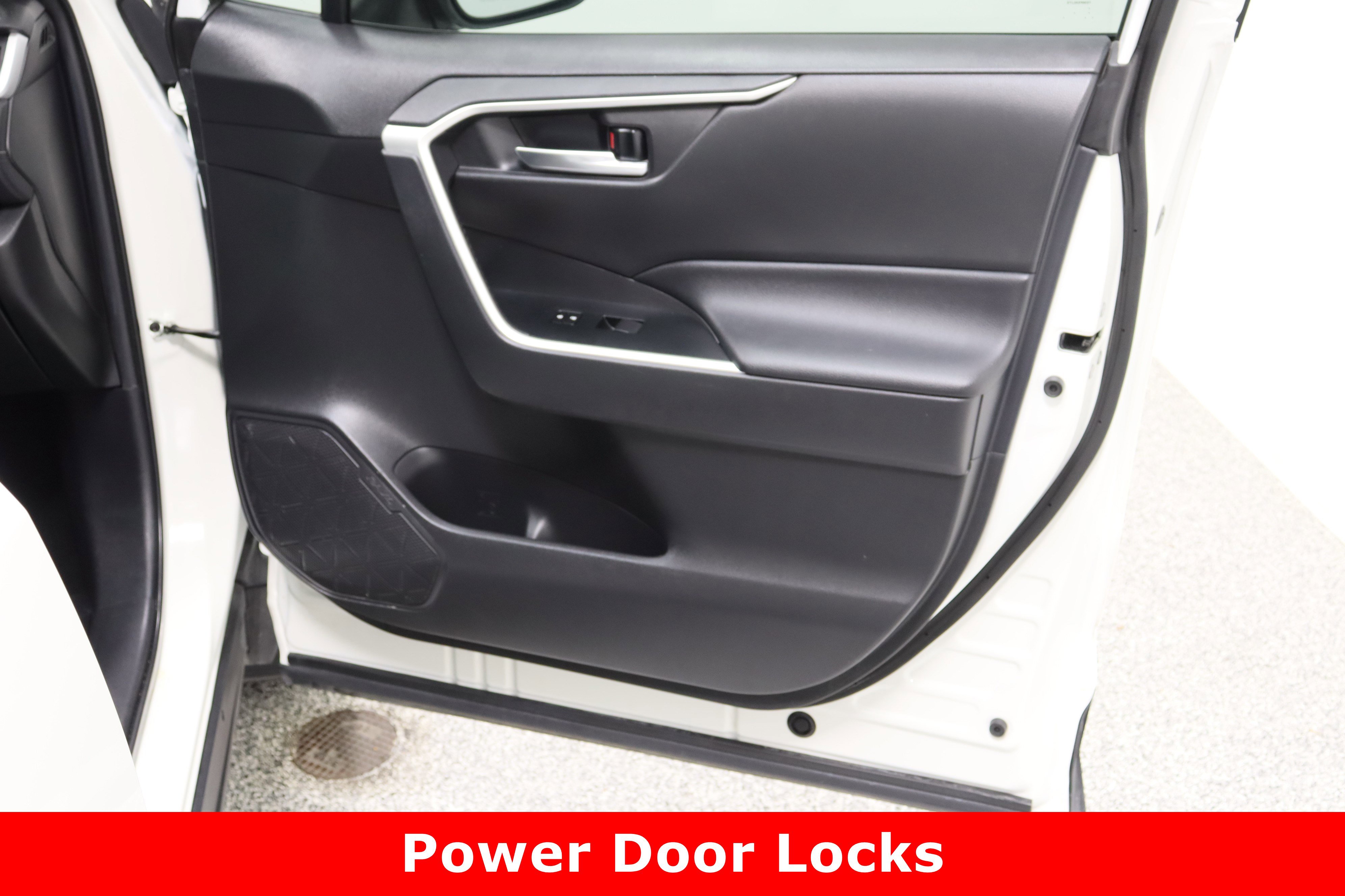 Used 2021 Toyota RAV4 XLE w/ Carpet Mat Package (TMS) image 35