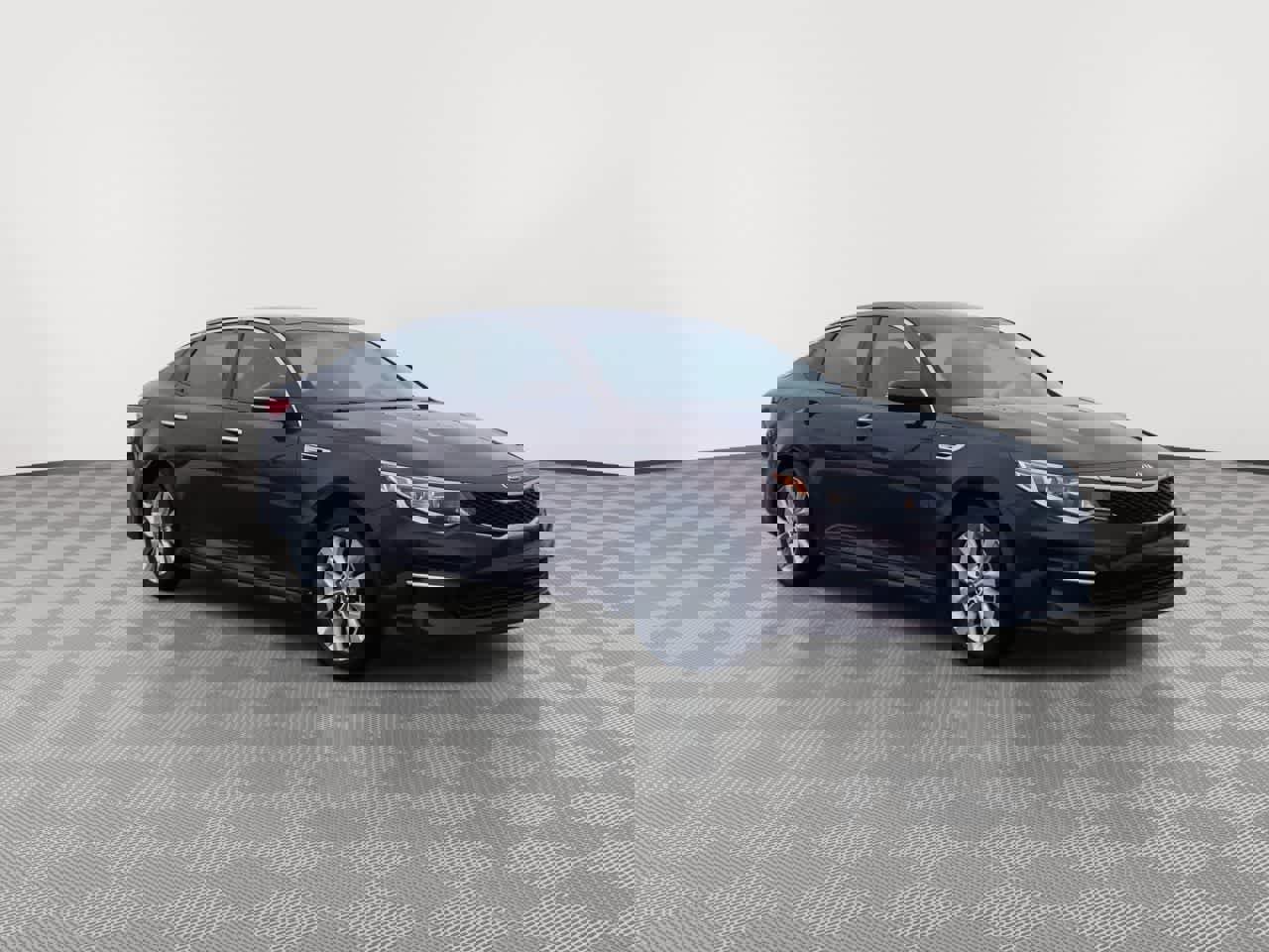 Used 2018 Kia Optima LX w/ 17" Alloy Wheels Package image 2