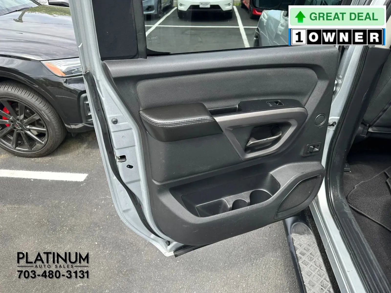 Used 2015 Nissan Titan SV w/ SV Value Truck Package AWD/4WD image 16