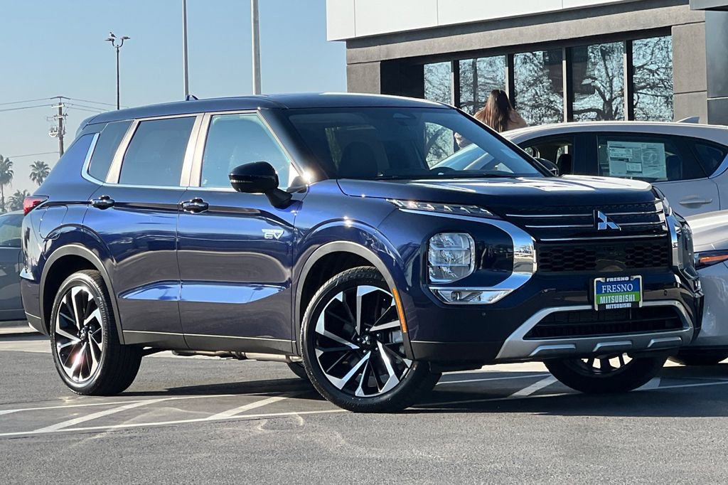 New 2025 Mitsubishi Outlander SE image 3