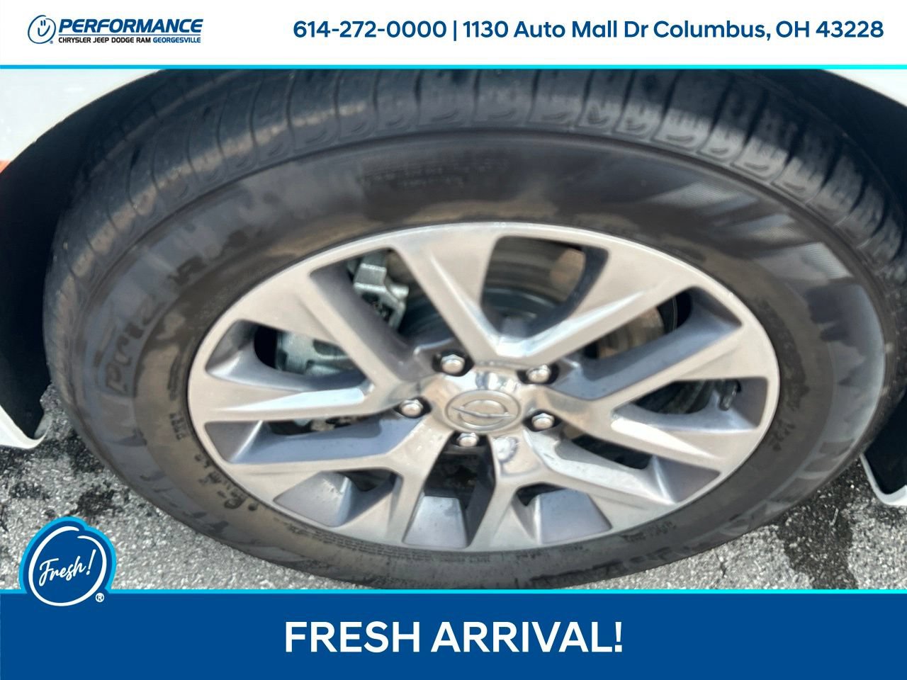 Used 2024 Chrysler Pacifica Pinnacle FWD image 9