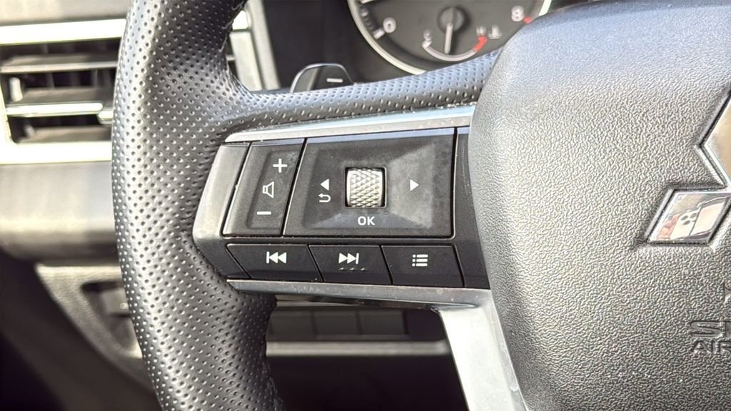 Used 2025 Mitsubishi Outlander SE image 22