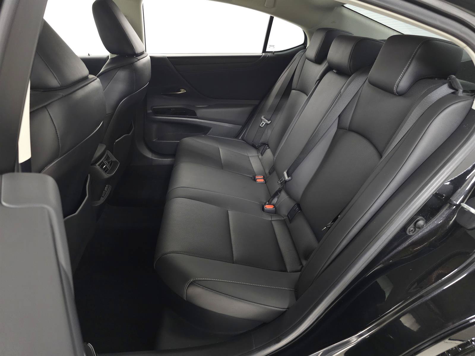 Used 2024 Lexus ES 300h w/ Premium Package FWD image 33