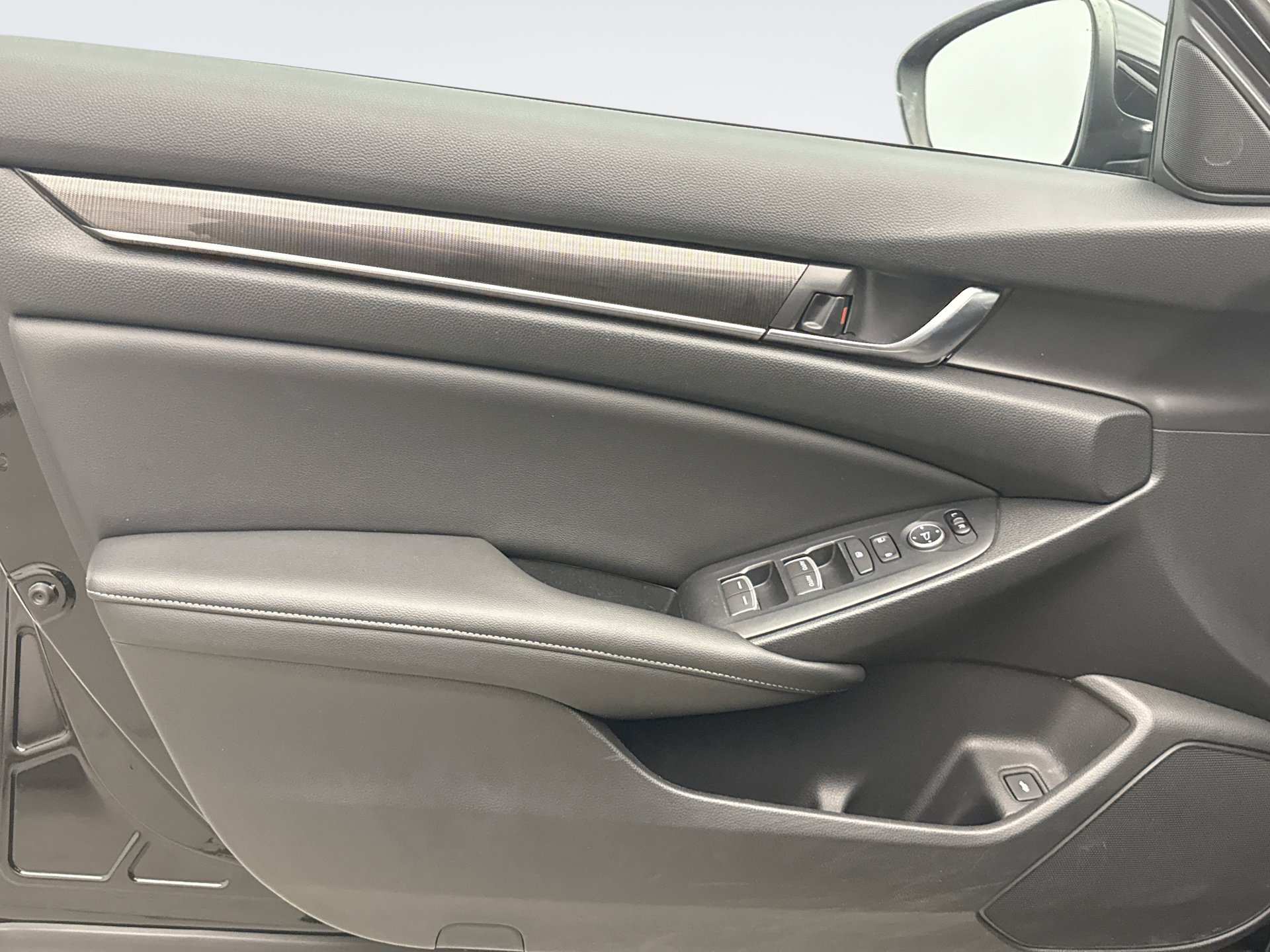Used 2019 Honda Accord Sport image 9