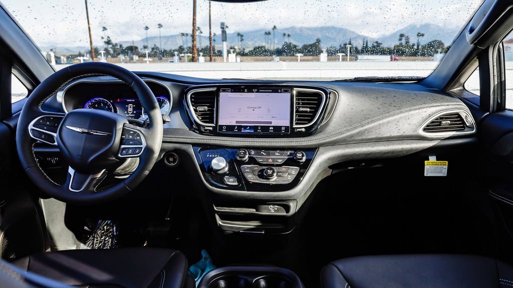 New 2026 Chrysler Pacifica Select AWD/4WD image 15
