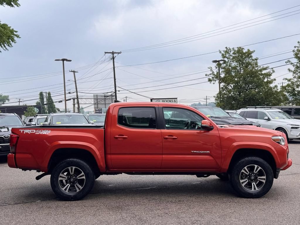 Used 2016 Toyota Tacoma TRD Sport w/ Towing Package AWD/4WD image 7