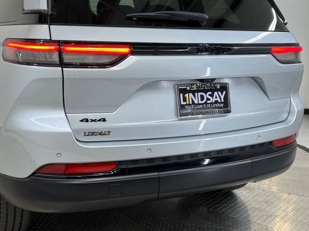 Certified 2023 Jeep Grand Cherokee Altitude image 8