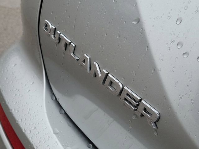 Used 2024 Mitsubishi Outlander SE image 8