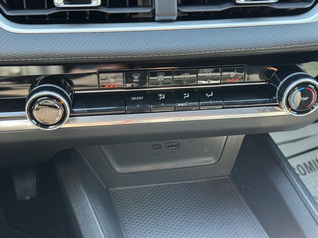 Used 2025 Chevrolet Equinox LT image 19