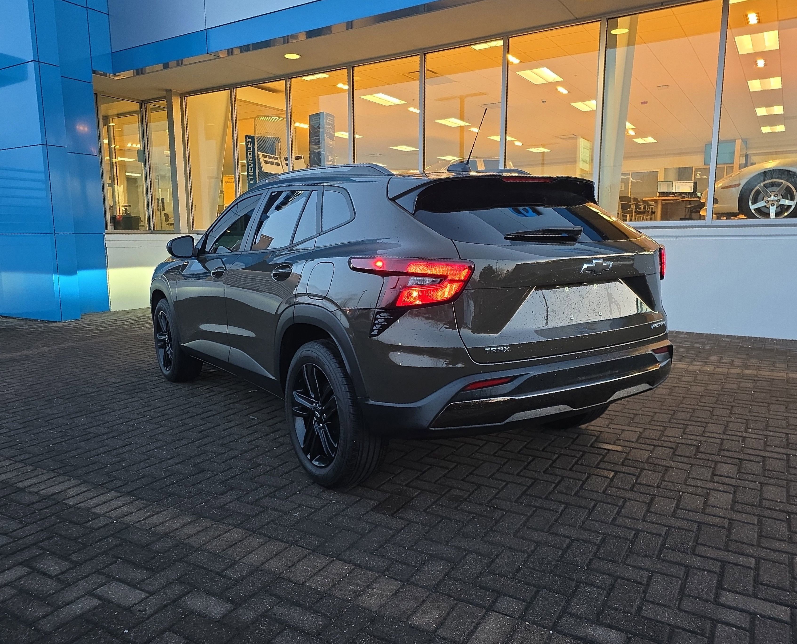 Used 2024 Chevrolet Trax ACTIV w/ Driver Confidence Package image 3