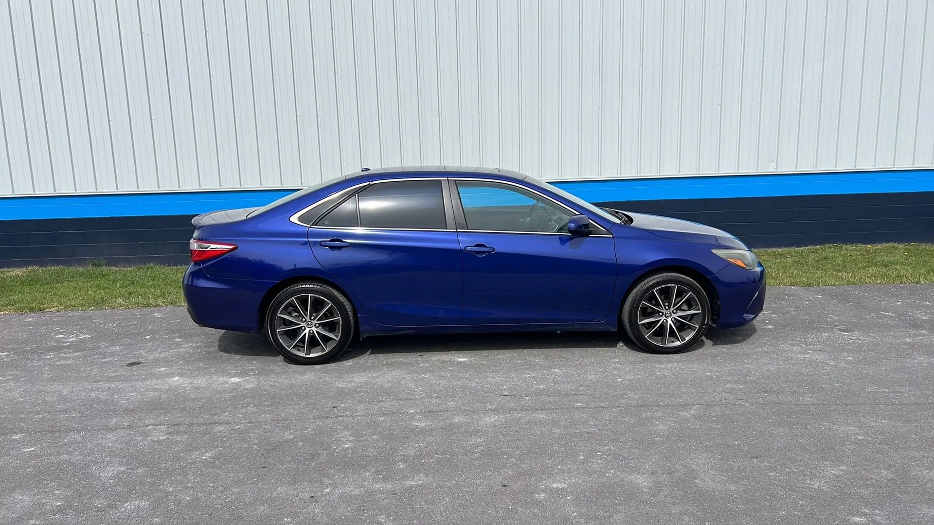 Used 2015 Toyota Camry XSE w/ Advanced Technology Package FWD image 4