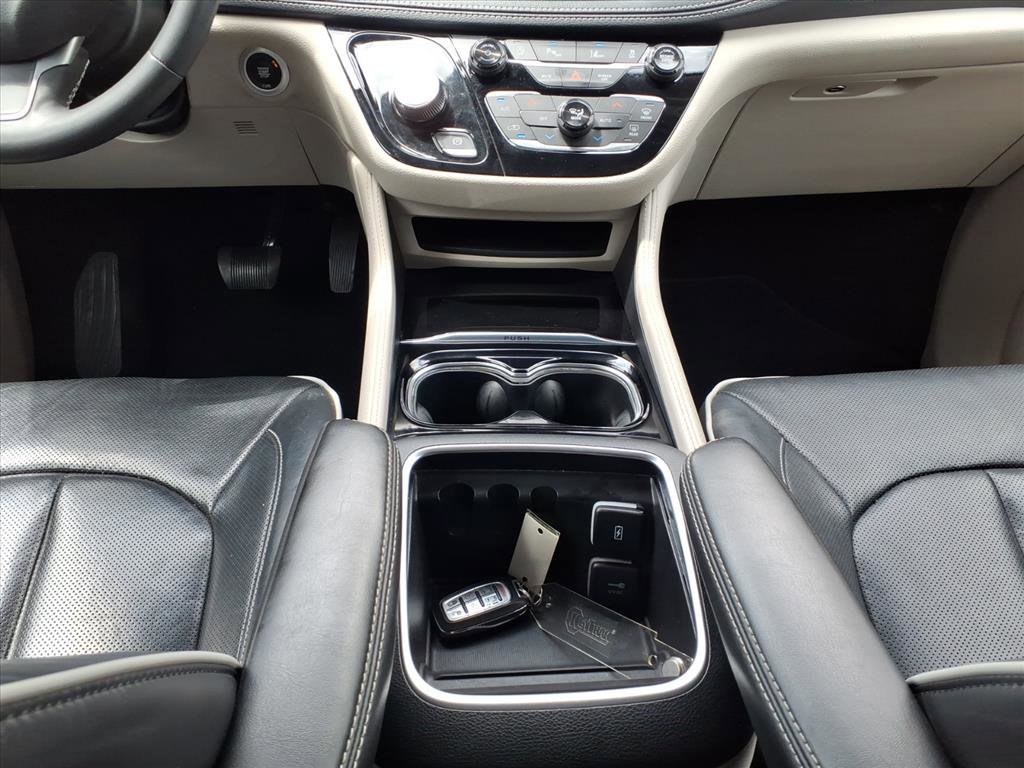 Used 2023 Chrysler Pacifica Limited image 18