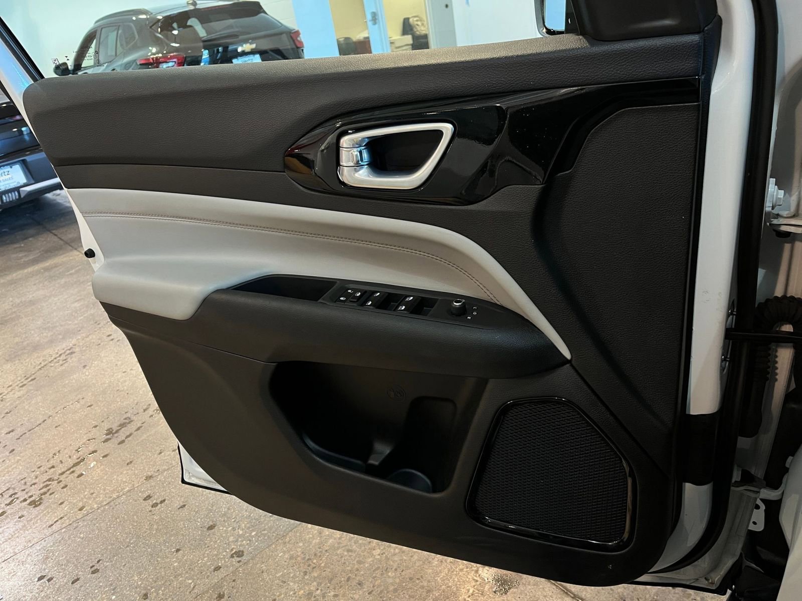 Used 2025 Jeep Compass Limited image 18