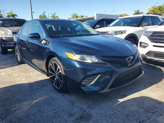 Used 2018 Toyota Camry SE image 2