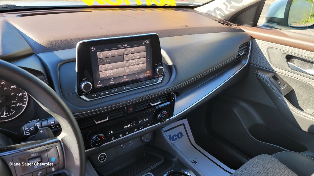 Used 2021 Nissan Rogue SV FWD image 21
