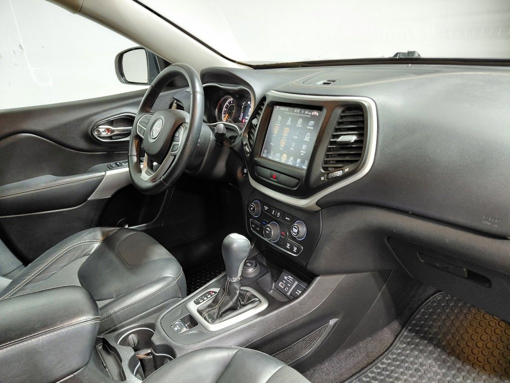 Used 2018 Jeep Cherokee Latitude Plus w/ Cold Weather Group image 30