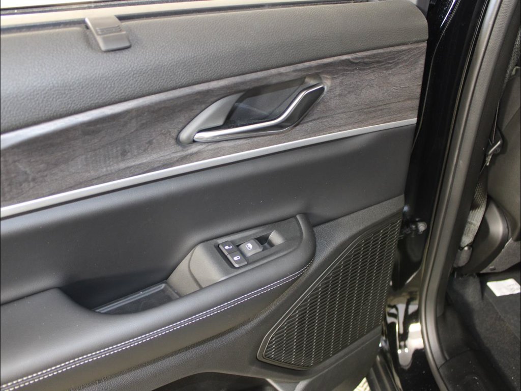 New 2025 Jeep Grand Cherokee Limited w/ Luxury Tech Group II RWD image 26