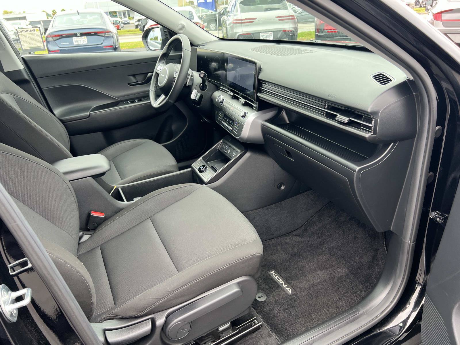 Used 2024 Hyundai Kona SEL w/ Convenience Package FWD image 29