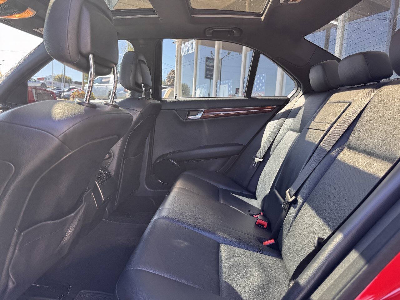 Used 2010 Mercedes-Benz C 300 Sedan image 23